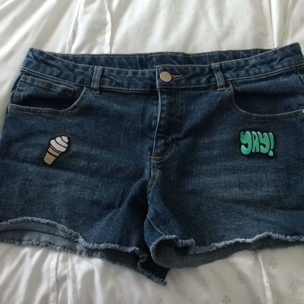 Blue jean shorts with patches